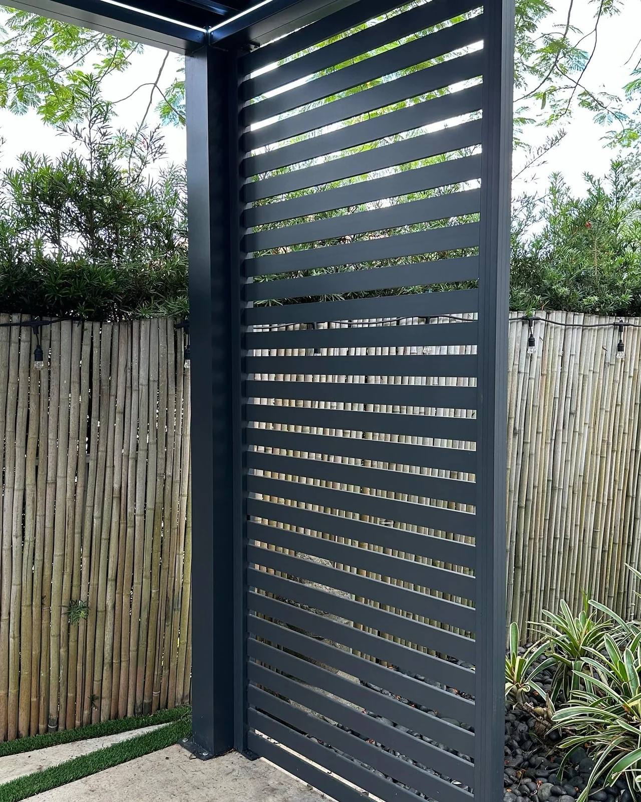 Horizontal slatted side panel on the Miramar backyard pergola